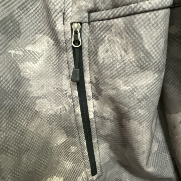 EEUC The North Face Grey Winter Camo print
jacket - Picture 5 of 6